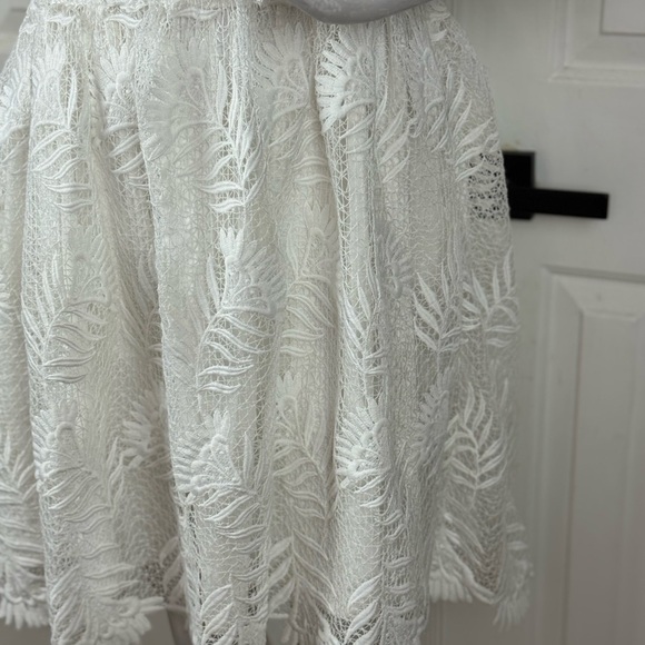 Lovers + Friends White Off-Shoulder Flutter Sleeve Sundress. C36 - Picture 9 of 16